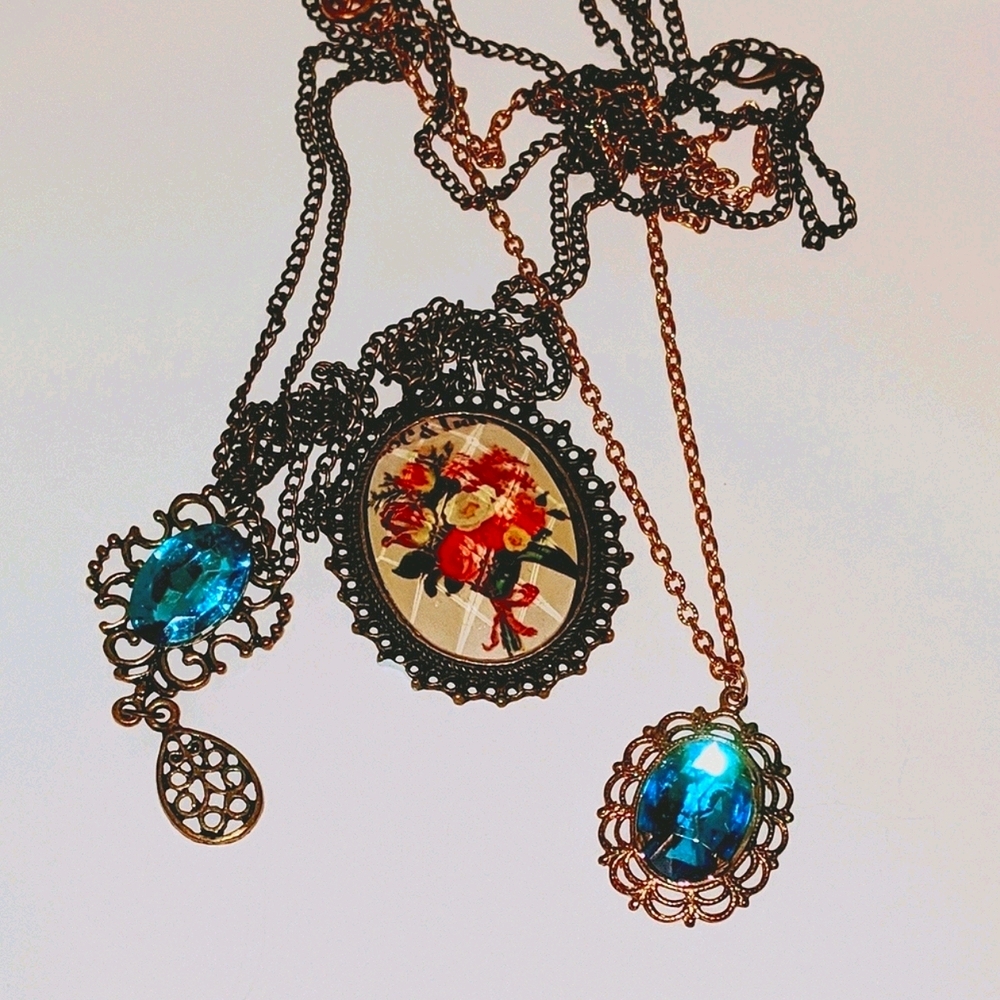 3 pieces necklace lot..